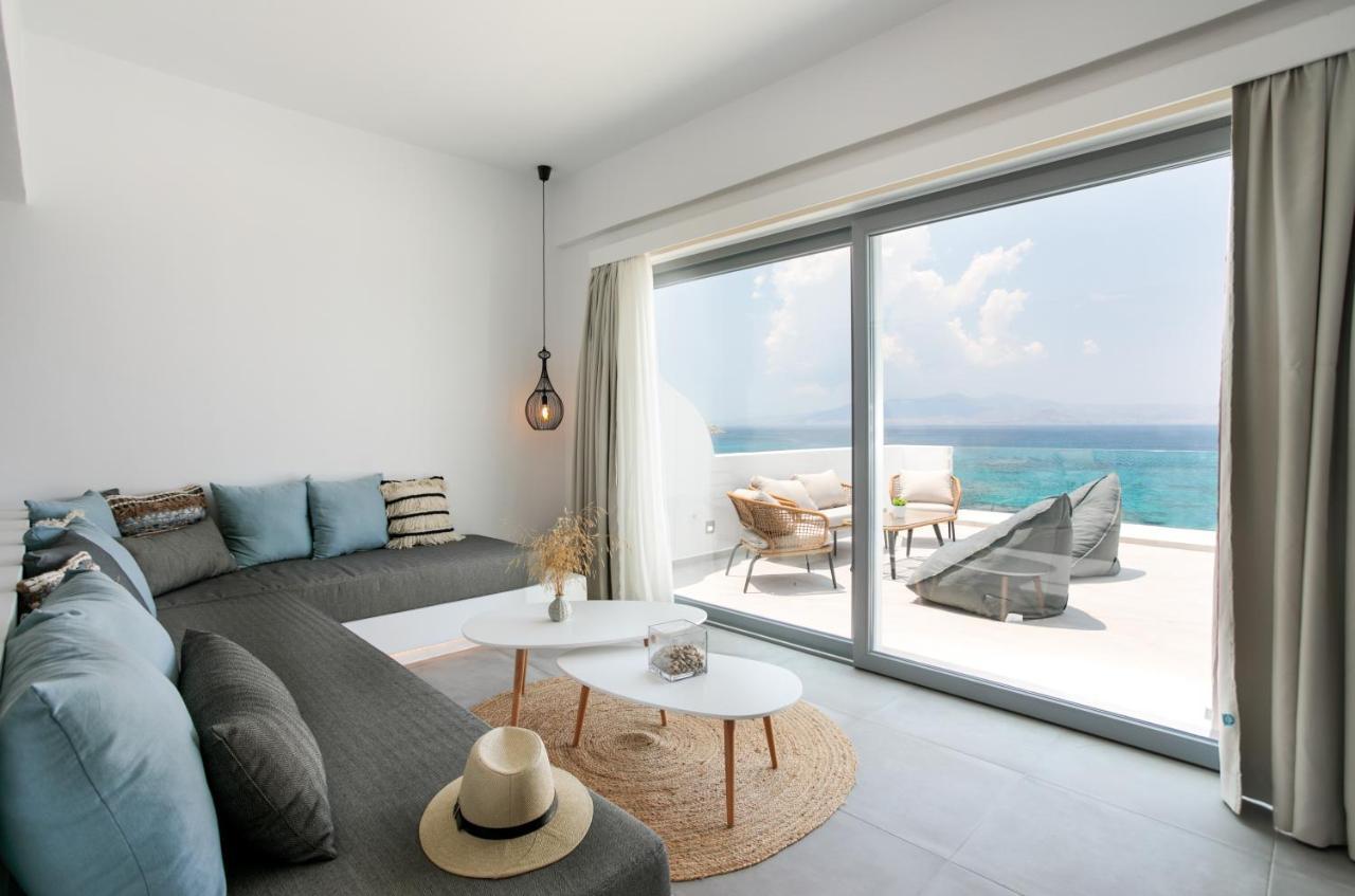 Seanfinity Beachfront Suites 米科利维亚 外观 照片