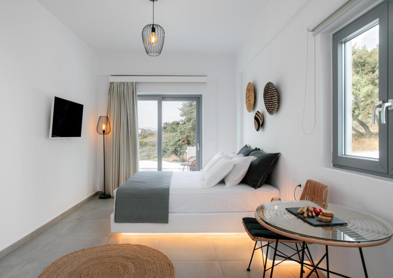 Seanfinity Beachfront Suites 米科利维亚 外观 照片