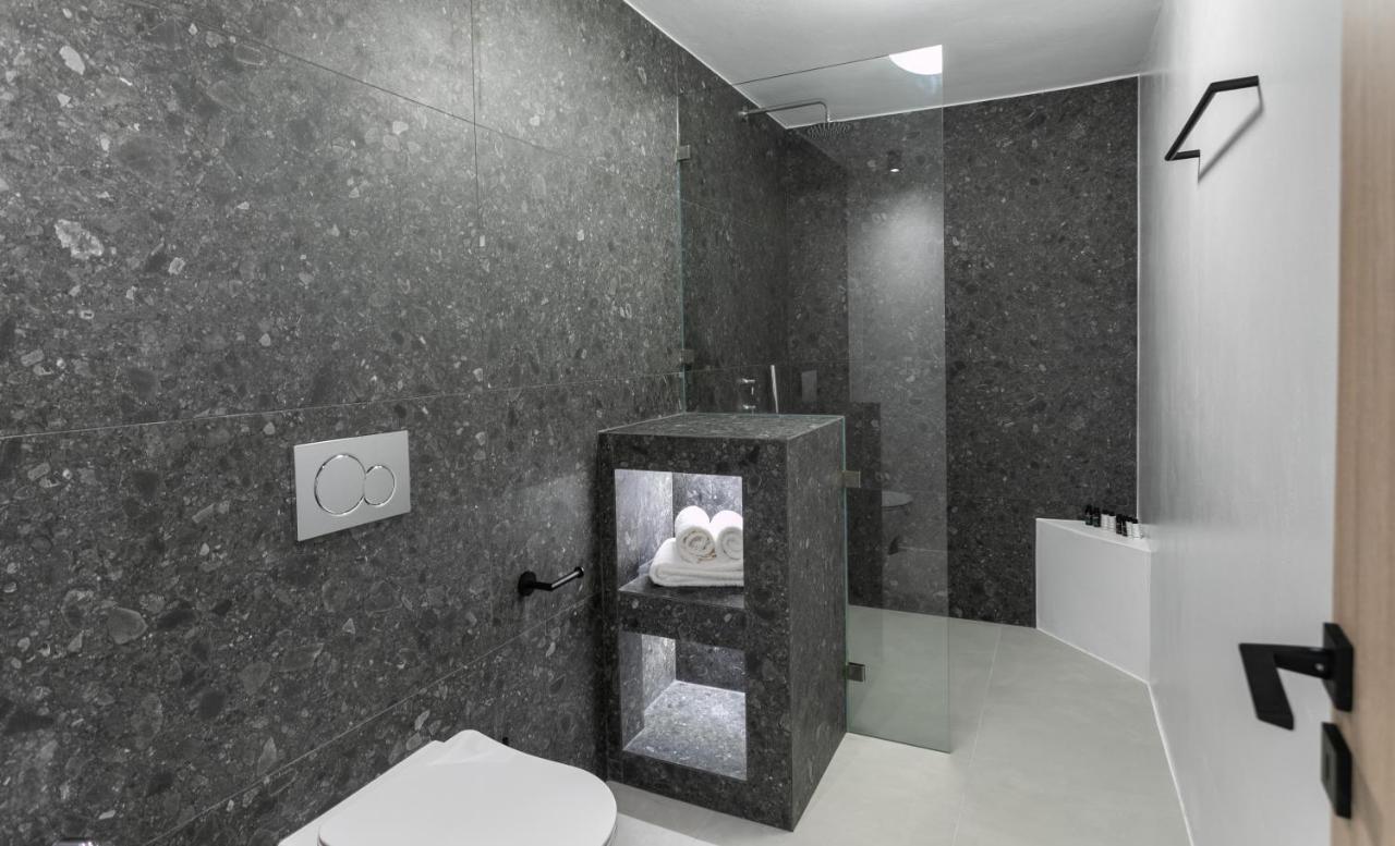 Seanfinity Beachfront Suites 米科利维亚 外观 照片
