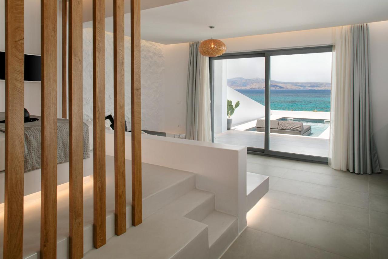 Seanfinity Beachfront Suites 米科利维亚 外观 照片