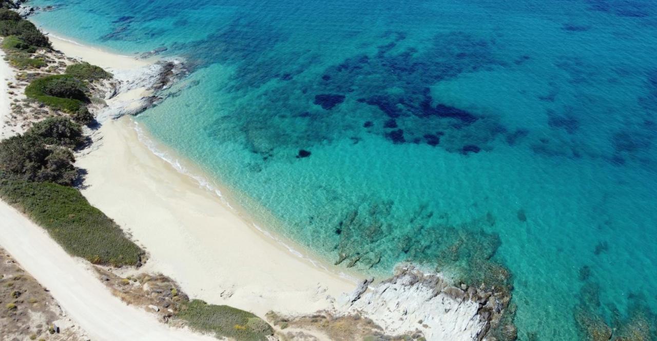 Seanfinity Beachfront Suites 米科利维亚 外观 照片
