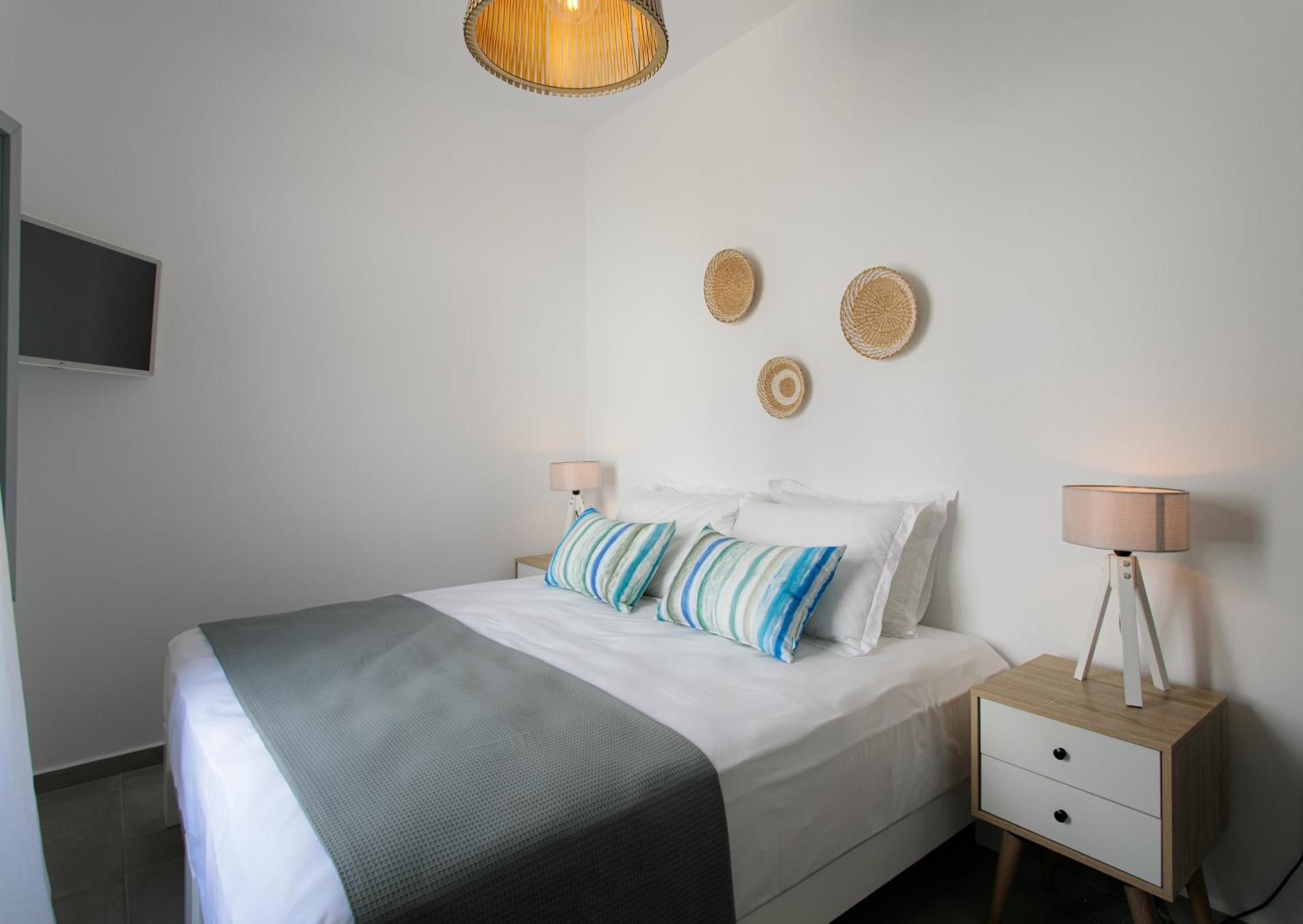 Seanfinity Beachfront Suites 米科利维亚 客房 照片