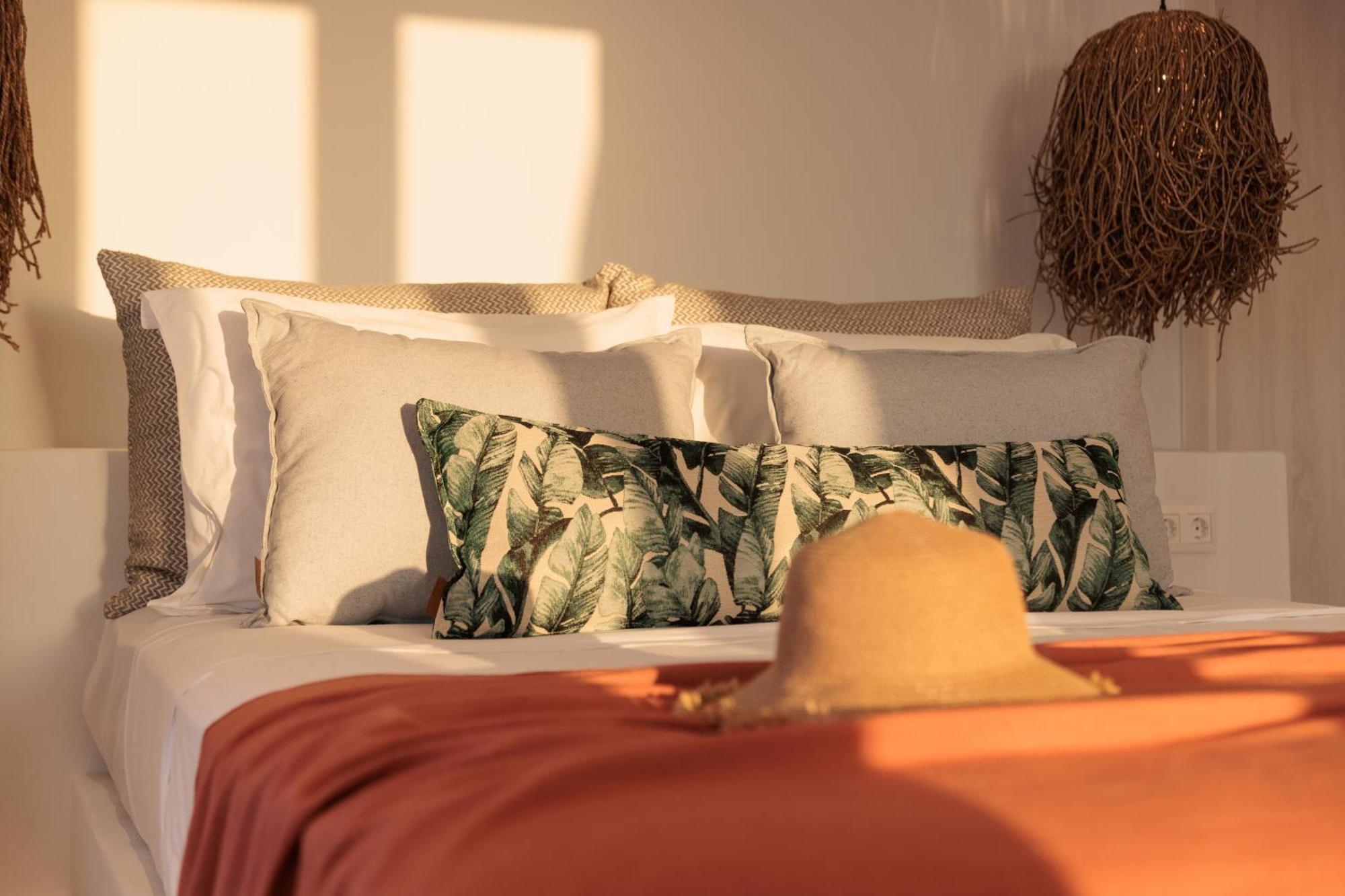 Seanfinity Beachfront Suites 米科利维亚 外观 照片