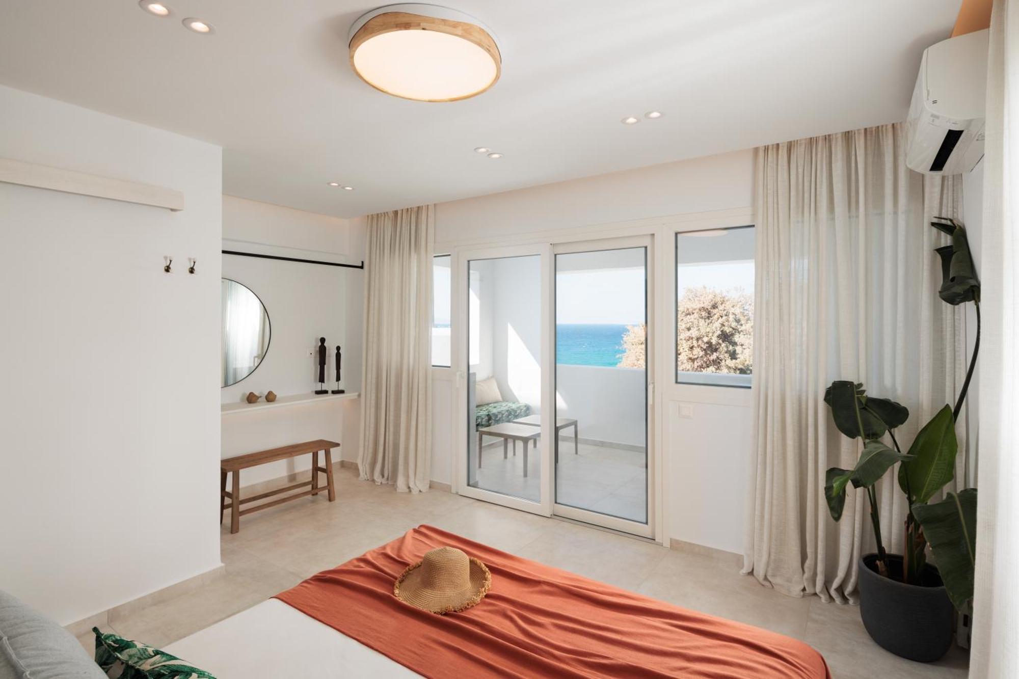 Seanfinity Beachfront Suites 米科利维亚 客房 照片