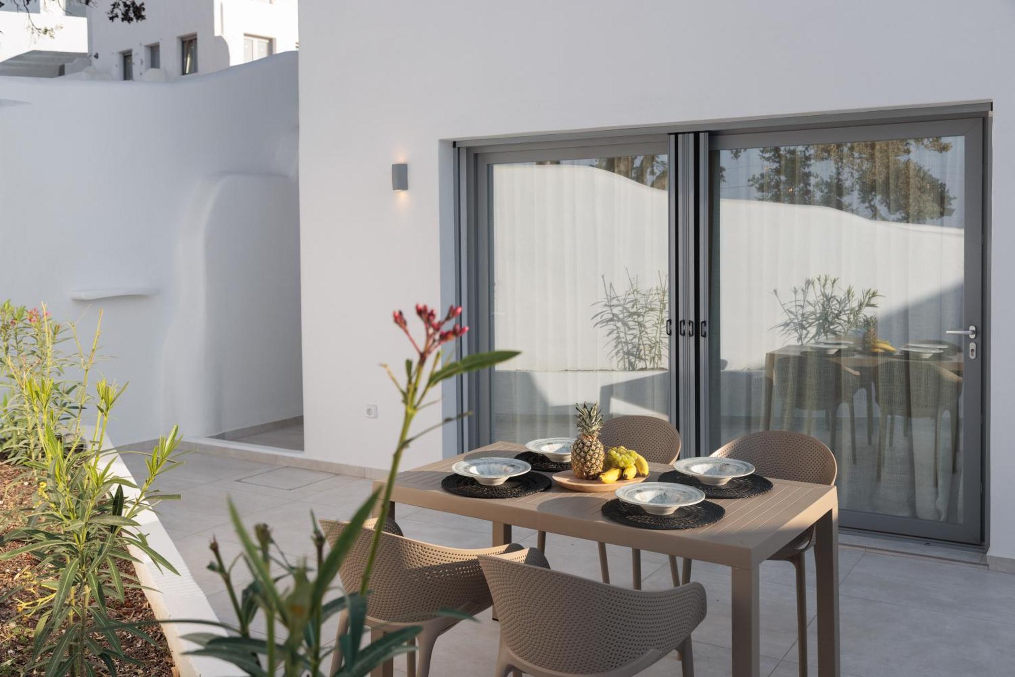 Seanfinity Beachfront Suites 米科利维亚 客房 照片