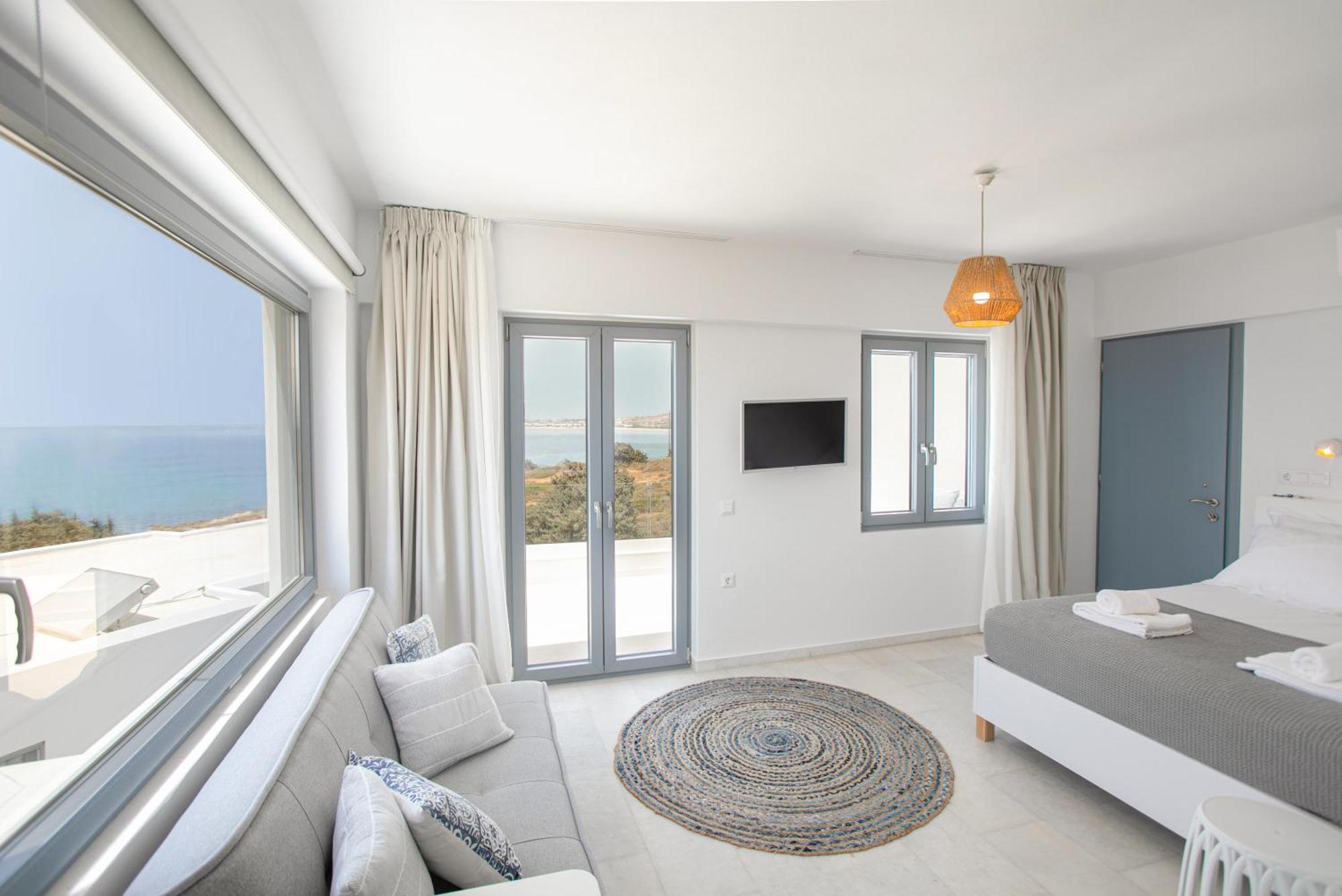 Seanfinity Beachfront Suites 米科利维亚 客房 照片
