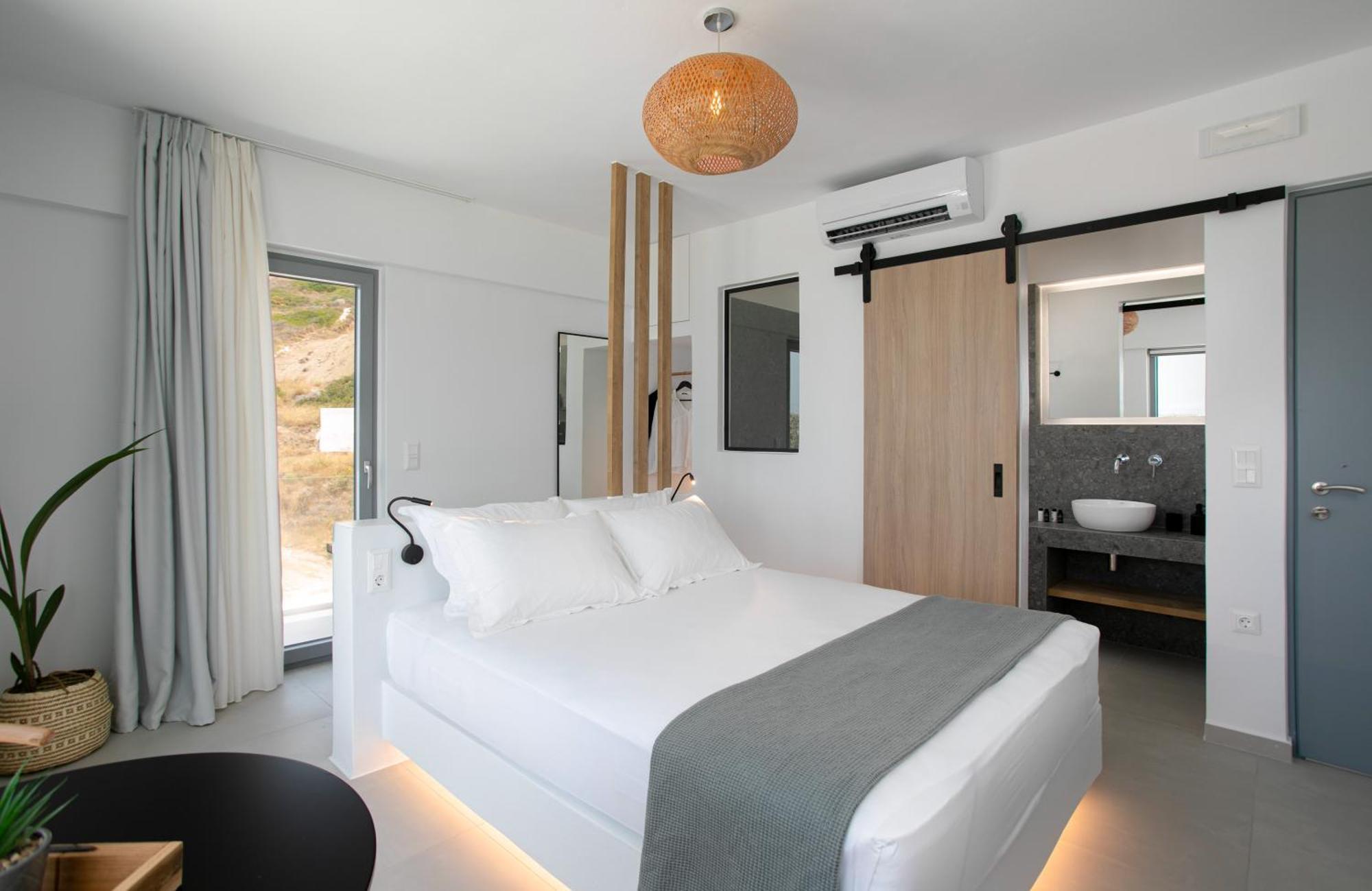 Seanfinity Beachfront Suites 米科利维亚 客房 照片